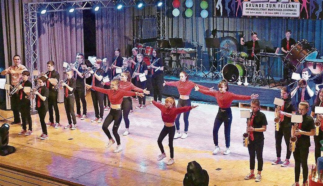 Die Jungmusik, die dieses Jahr den 50. Geburtstag feiert, begeisterte mit ihrer Musik und einer Tanzeinlage von «Creative Dancing».