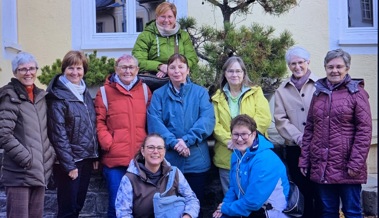 Schützenfrauen auf winterlicher Fahrt über die Alpenpässe