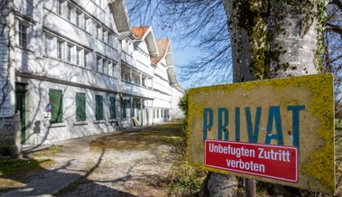 Die Besitzer riegeln die leerstehende «Pension Nord» in Heiden ab