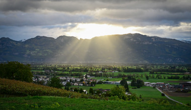 Sonnenstrahlen setzen das Rheintal in Szene