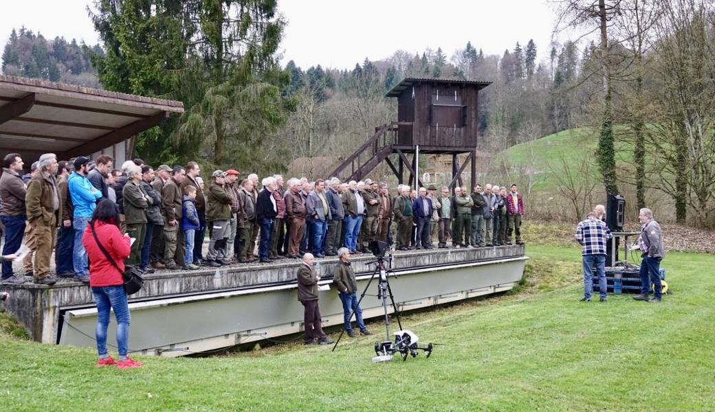 Das freiwillige Ausbildungsseminar „Rehkitzrettung“ des St.Gallischen Jägervereins Hubertus von Anfang April 2018 wurde von über 100 Jägerinnen und Jägern besucht.