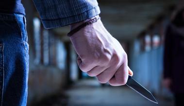 Mann bedroht Jugendliche mit Messer