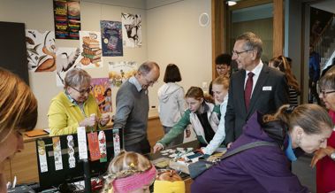 Ein neues Schulhaus eröffnete, aber das Altersheim musste schliessen