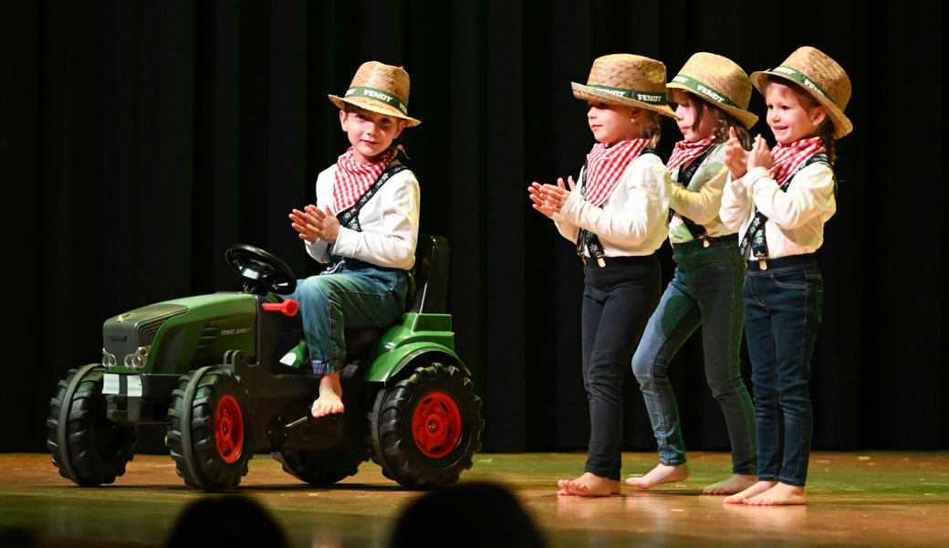 Tanz, Akrobatik und ein Geburtstag in Montlingen