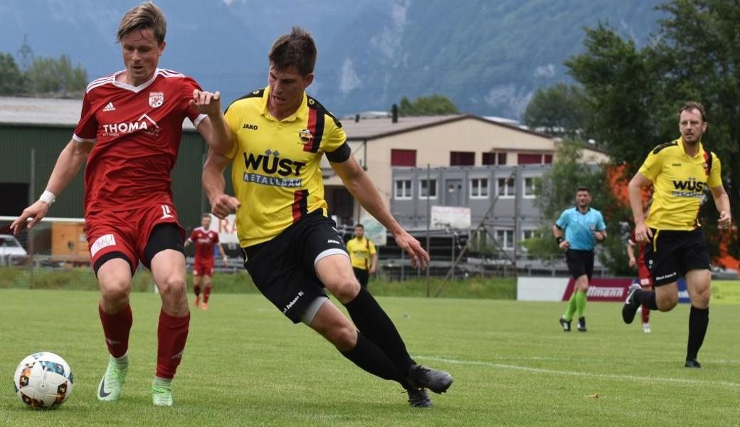 Simon Eugster (rechts), hier gegen Weesens Martin Suryneki, hielt wie schon die ganze Saison die Altstätter Abwehr zusammen und stand am Ursprung des einzigen Tores der Gäste.