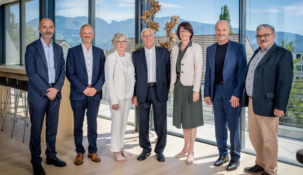 Sie stehen der Peter-Heule-Stiftung vor, von links: Stiftungsratspräsident Roberto Fornito, Vizepräsident Ronny Hug, Marianne und Peter Heule, Nicola Eichmann, Andreas Eggenberger und Markus Jäger. 