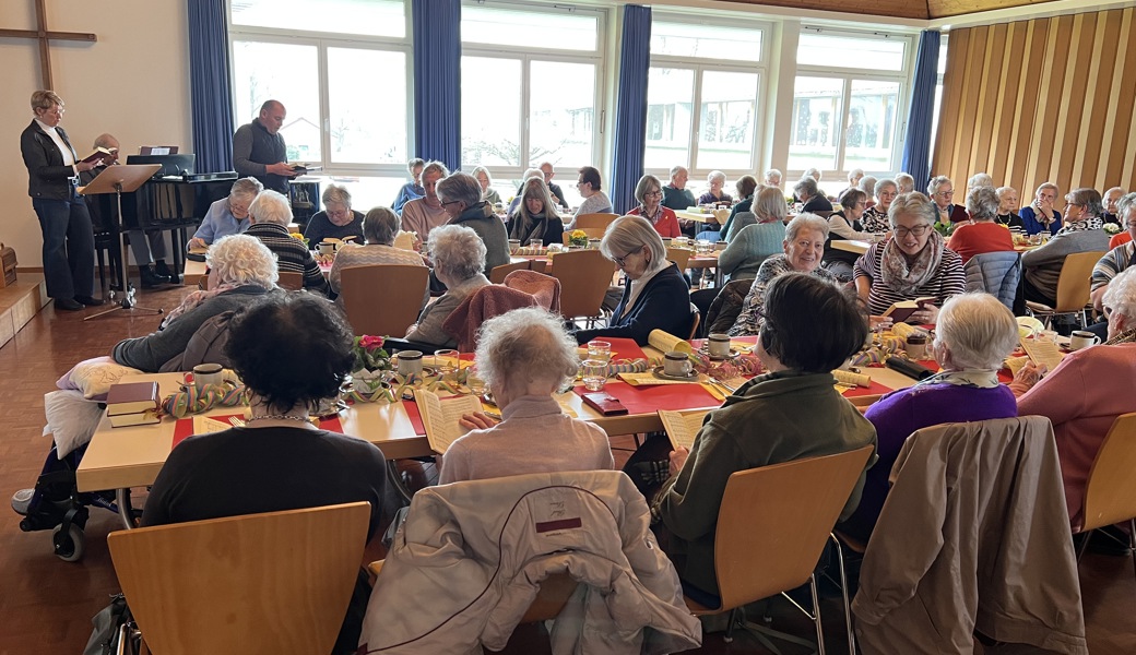 Gute Stimmung im vollen Kirchgemeindehaussaal