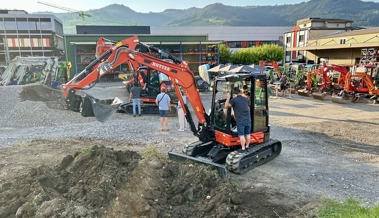 Junge Wirtschaftskammer zu Besuch bei der Hutter Baumaschinen AG