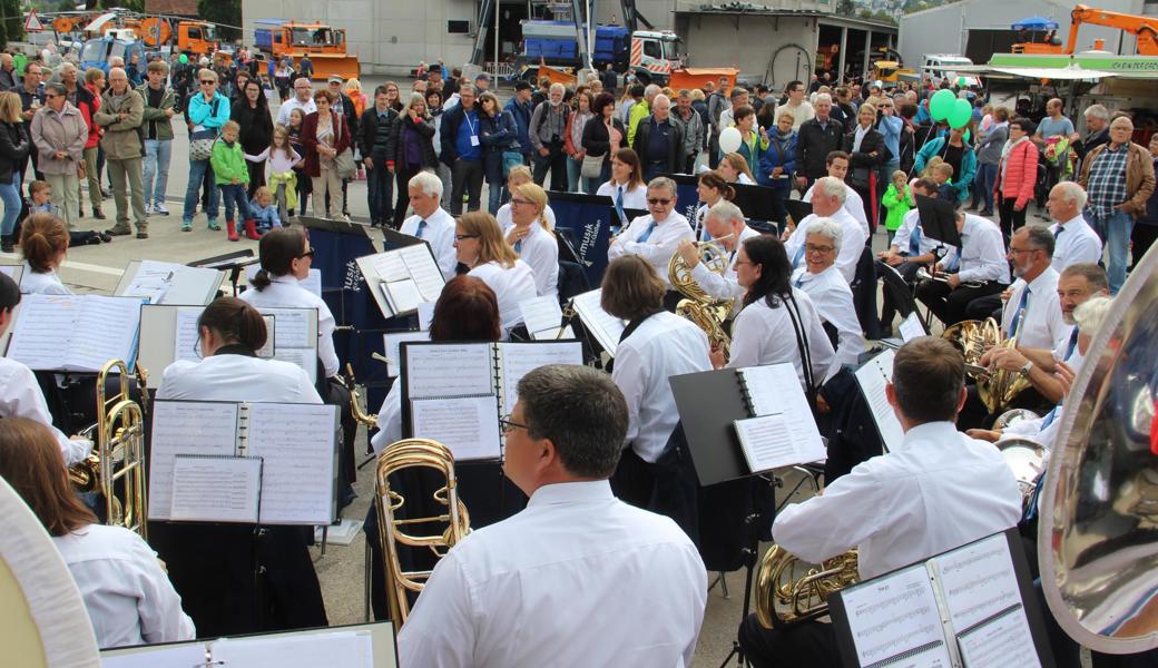 Die Polizeimusik St.Gallen war gerade von einer grossen Strassenparade im Fürstentum Liechtenstein nach Thal gekommen.