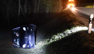 Auto überschlägt sich - Fahrer alkoholisiert