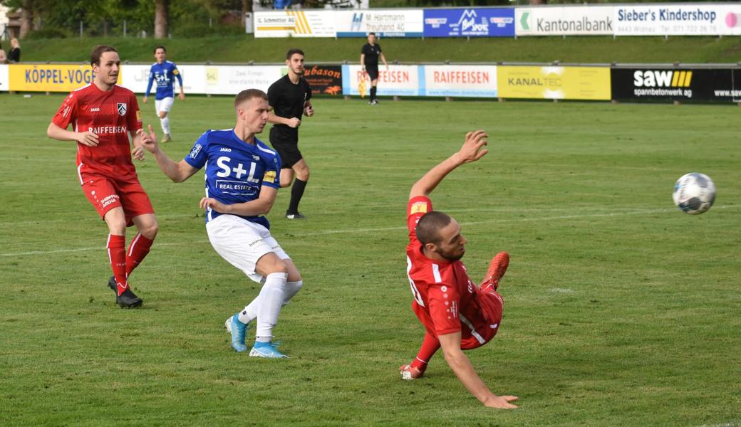 Lars Ivanusa erzielt das erste Tor der "Saison".