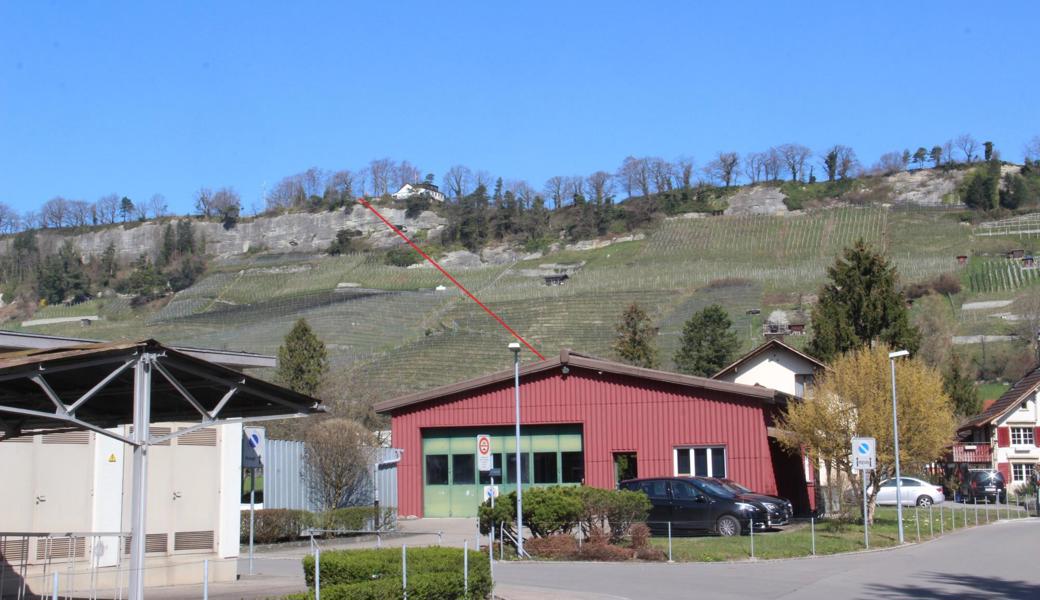 Vom ehemaligen Depot der Sefar-Feuerwehr soll eine Sesselbahn zum Steinigen Tisch führen (rote Linie).