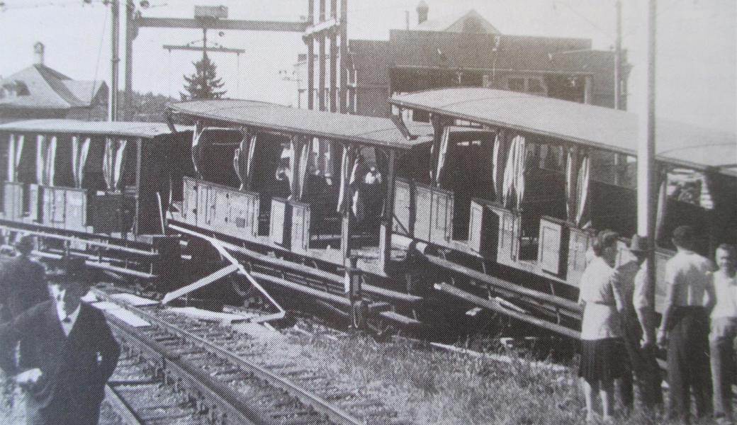 Beim Auffahrunfall der Rorschach-Heiden-Bahn vor 75 Jahren wurden die offenen Wagen ineinander geschoben. Zahlreiche Passagiere wurden eingeklemmt und teilweise schwer verletzt.