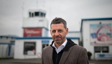 «Wir könnten rund die Hälfte dieser Kosten einsparen»: So will der Flugplatz seine Existenz retten «Wir könnten rund die Hälfte dieser Kosten einsparen»: So will der Flugplatz seine Existenz retten