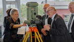 Königlicher Besuch bei Leica Geosystems: Thai-Prinzessin interessiert sich für Technologie