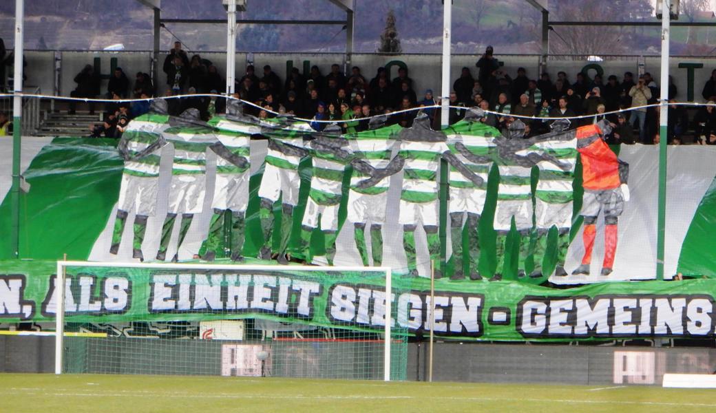 «Als Einheit siegen»: Dieser Aufforderung der Fans kamen die Spieler in Grün-Weiss nach.