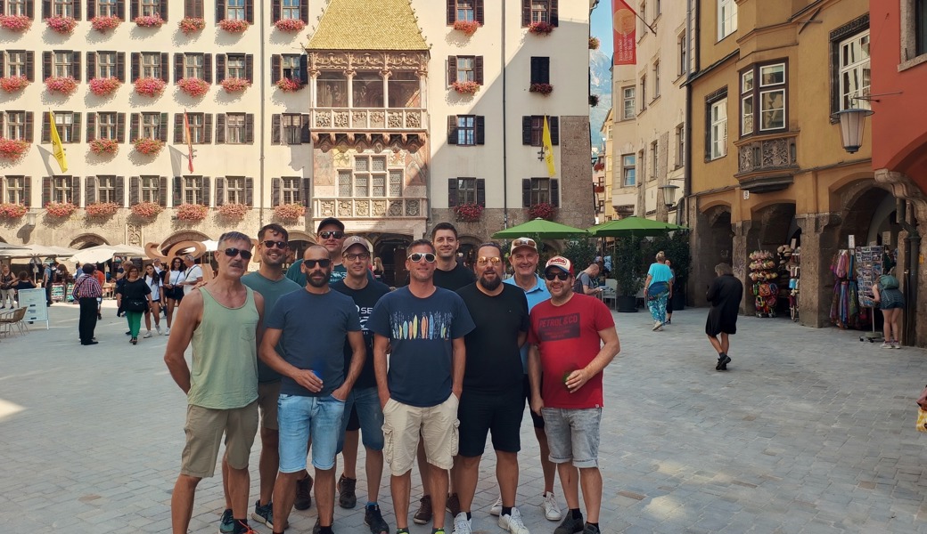 Die Fitnessriege vor dem Goldenen Dachl in Innsbruck