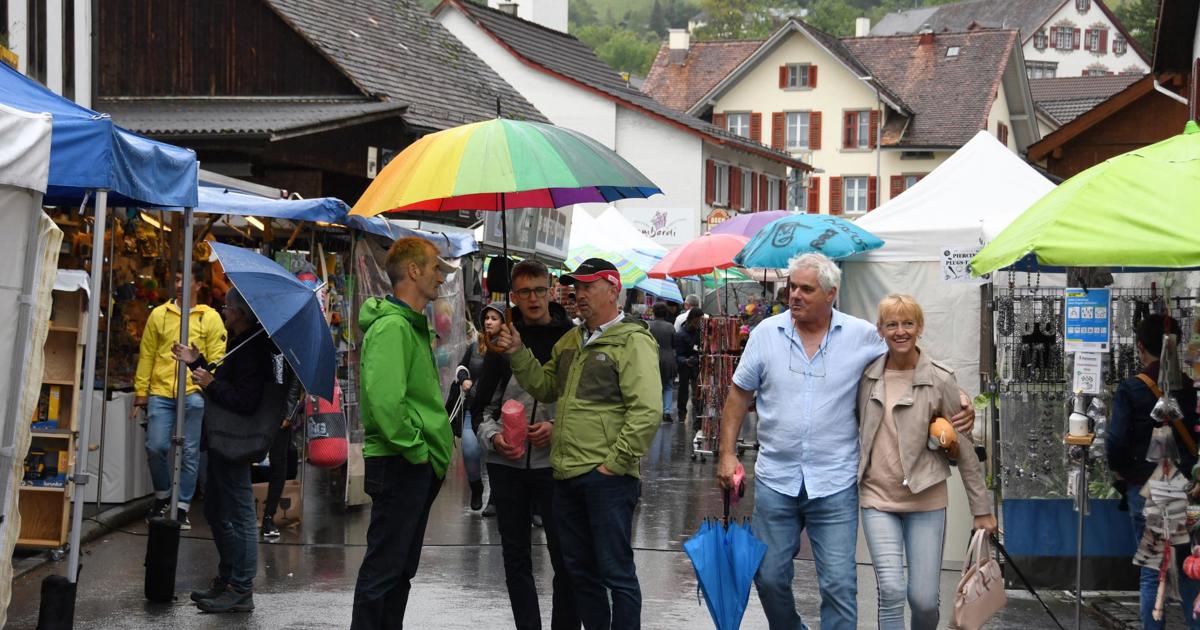 Fröhliche Stimmung gegen trauriges Wetter Der Rheintaler