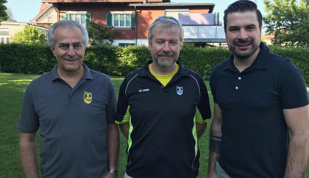 Trainerfrage ist gelöst: (v. l.).: Präsident Hanspeter Giezendanner mit dem neuen Trainer Ueli Schuler und Sportchef Marko Marinovic.