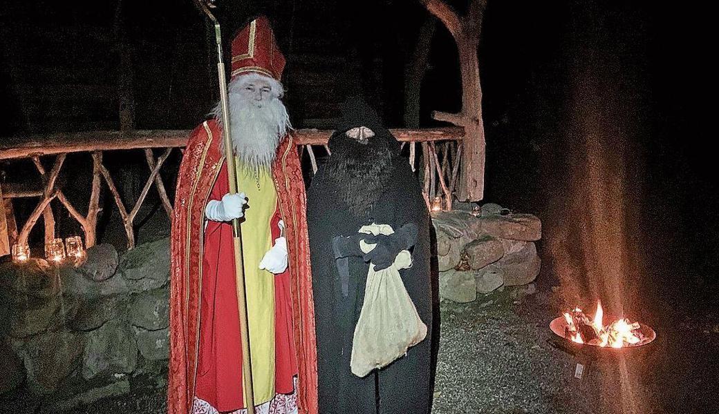 Samichlaus und Schmutzli im stimmungsvollen Sefar-Park. 