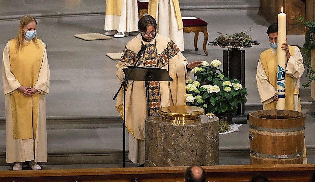 In der Osternacht wird der wichtigste Gottesdienst des Kirchenjahres gefeiert. 