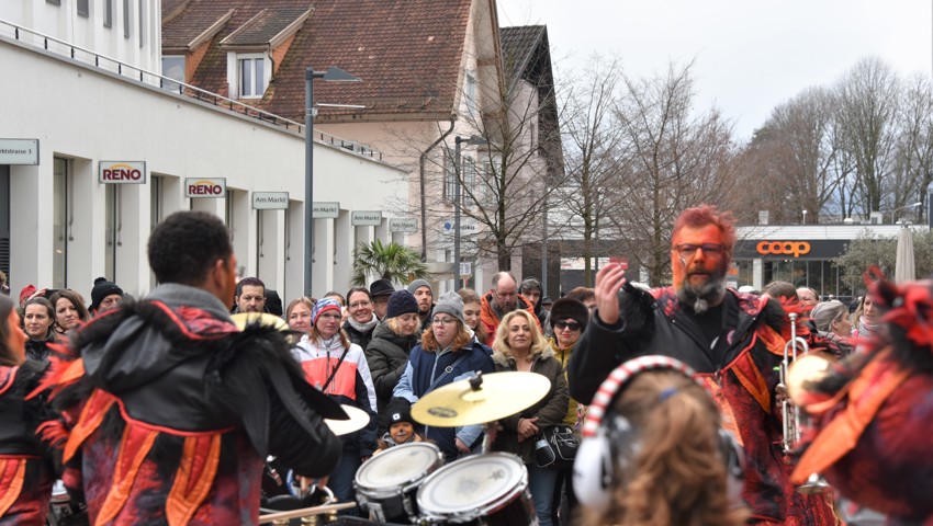 Spass für Gross und Klein bei der «Fasnacht am Markt»