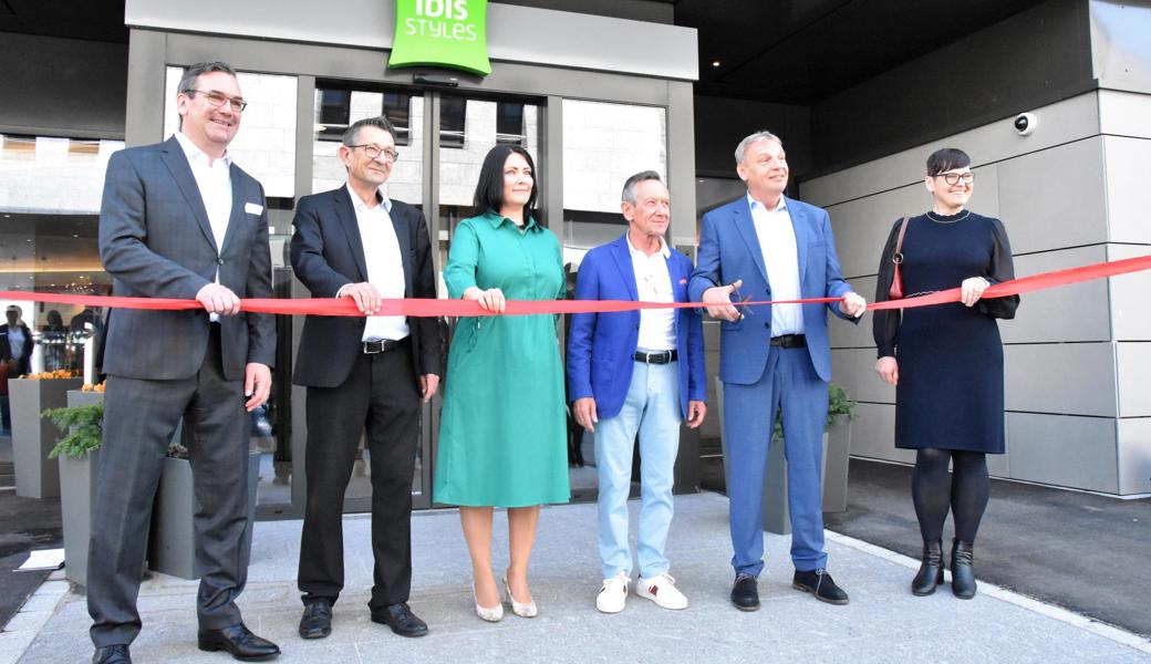 Sie eröffneten das neue Hotel in St. Margrethen (von links): Martin Meyer (CEO ITW Unternehmergruppe), Reto Friedauer (Gemeindepräsident), Nicole Weber (Hoteldirektorin), Peter Vogt (Inhaber und Gründer ITW), Ulrich Enzinger (Geschäftsführender Gesellschafter Tristan-Gruppe) und Kerstin Harms (Geschäftsführerin Tristar Suisse).