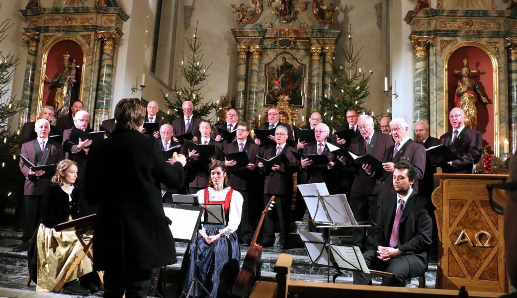 Boten ein brillantes Konzert: Der Männerchor Rüthi, unterstützt von einem Tiroler Volksmusikensemble.