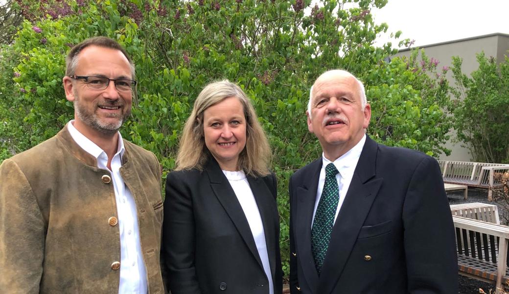 Der neue Verwaltungsratspräsident Rolf Domenig mit Nicole Nobs und Heinrich Eggenberger.