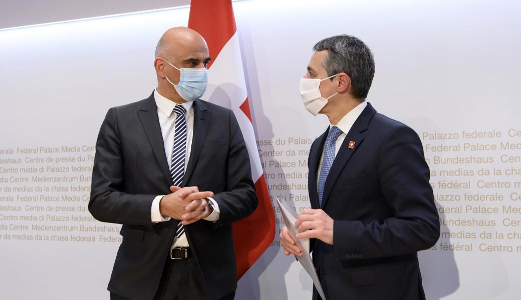 Gesundheitsminister Alain Berset (links) und Bundespräsident Ignazio Cassis an einer Corona-Pressekonferenz.