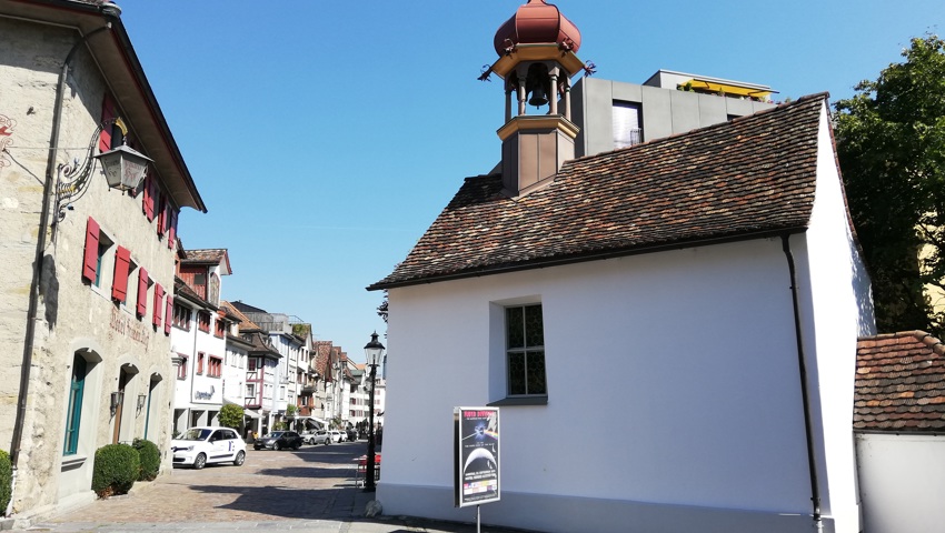 Einen Blick hinter die Kapellmauern werfen Einen Blick hinter die Kapellmauern werfen