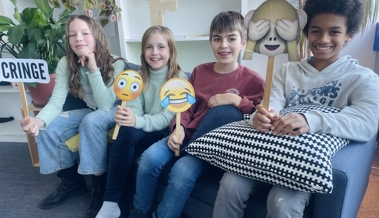 Kinder und Jugendliche schnuppern Zeitungsluft