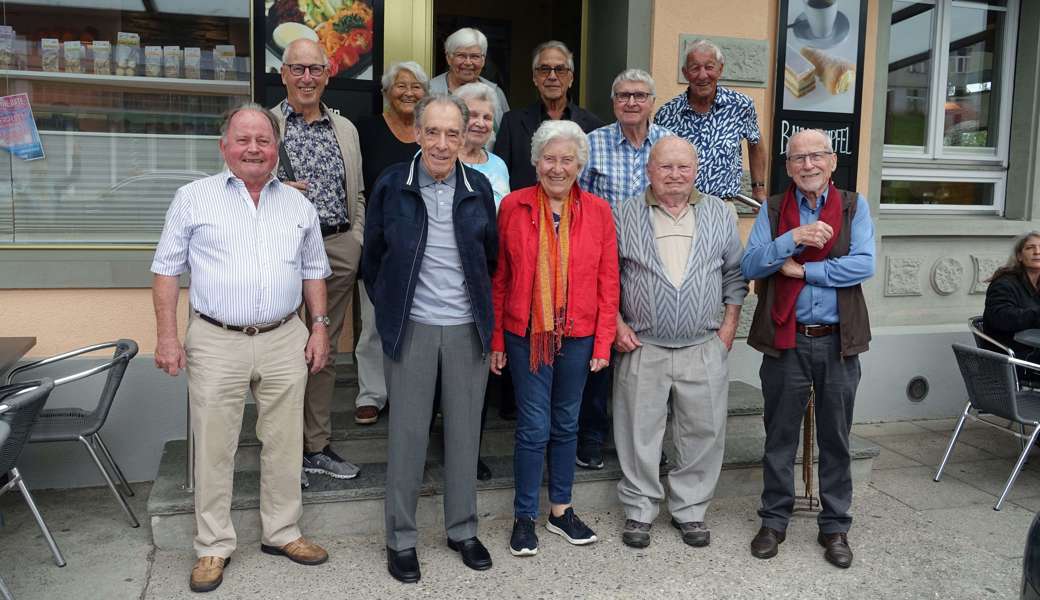 Damen und Herren mit den Jahrgängen 1938 und 1939 freuten sich über das Wiedersehen im Jungenddorf Walzenhausen.