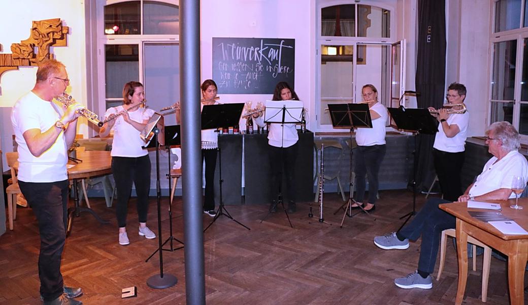 Das Flötenensemble unter Leitung von Erich Tiefenthaler bereicherte die Versammlung mit klassischen Melodien.