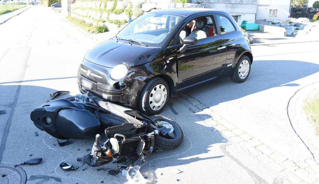 Die Rollerfahrerin musste ins Spital gebracht werden.