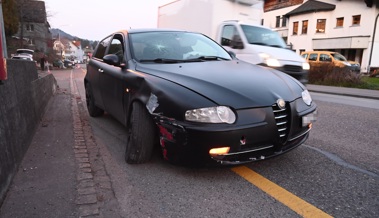 Unfall zwischen Auto und Lieferwagen – die Polizei sucht Zeugen