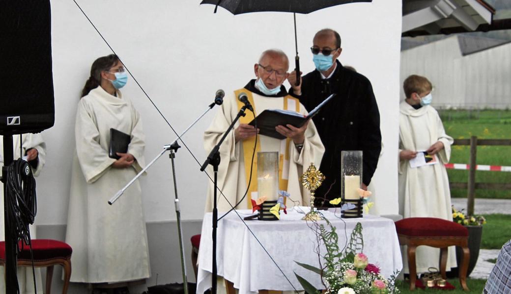 Trotz etwas Regen konnte die Festmesse an Auffahrt beim Judas-Thaddäus-Bildstöckli gefeiert werden.