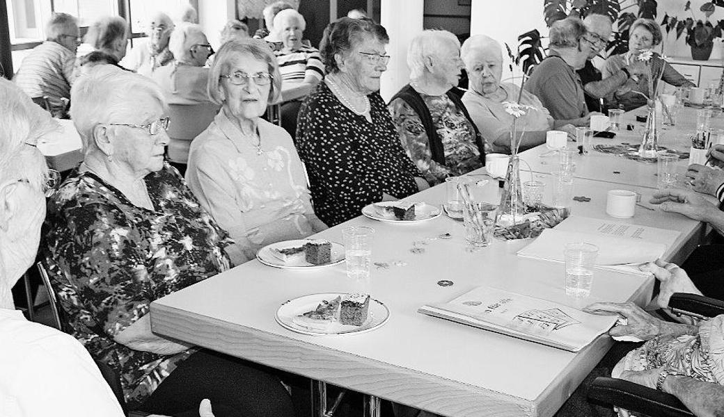 Mit Musik fand der Auftakt zum gemeinsamen Feiern in fröhlicher Runde statt. Bild: rz