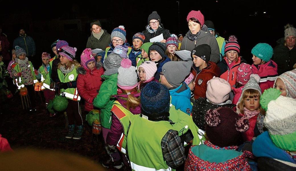 In einzigartiger Atmosphäre sangen die Kinder ihre einstudierten Lieder. 