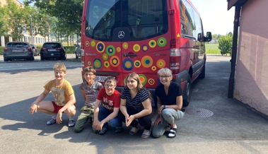 Schulbusse in neuem Design – Kinder gestalteten ihn selbst
