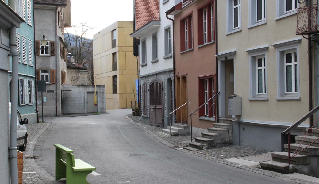 Auch von der Pfluggasse ist die Frauenhof-Residenz (und ein kleines Stück Stadtmauer) zu sehen.