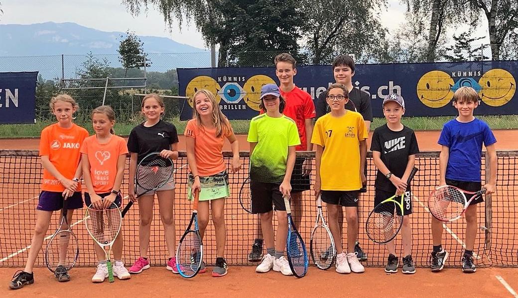 TC Rebstein-Marbach (v.l.): v.l.Nina Fässler, Ana Knechtle, Elin Knechtle, Romy Studerus, Simon Hardegen, Simon Bayerl, Livio Knechtle, Artem Davydov, Tim Gut und Florian Bayerl.