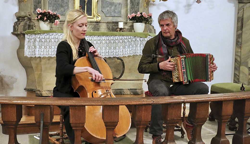 Kristina Brunner, Cello, und Albin Brun,Schwyzerörgeli.  