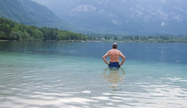 Badeunfälle bei älteren Menschen nehmen zu: Tipps für mehr Sicherheit im Wasser