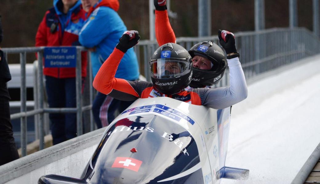 Grund zur Freude für Pilot Michael Kuonen und Marco Tanner.