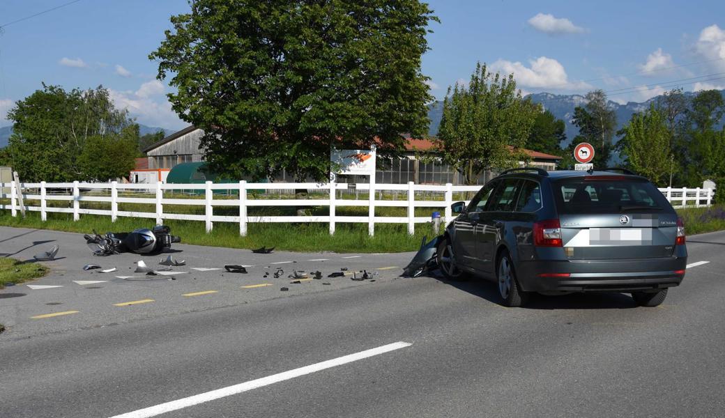 Der Motorradlenker wurde leicht verletzt.