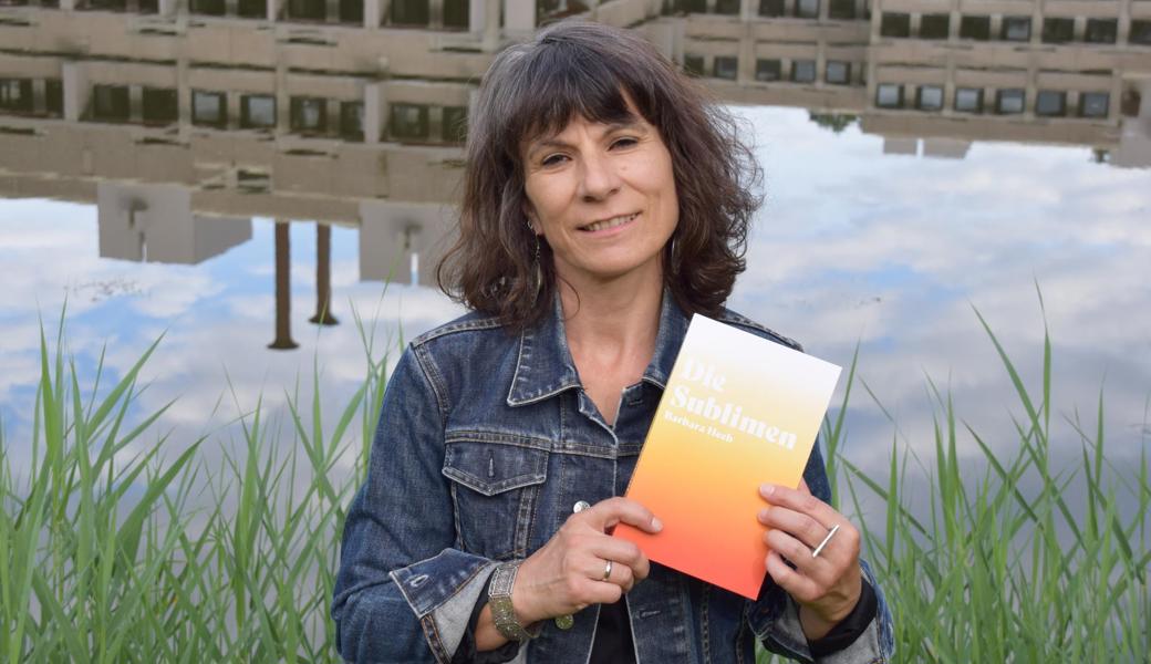 Die in Plona aufgewachsene Barbara Heeb lebt heute mit ihrer Familie in Holland und hat in diesem Jahr ihren ersten Roman veröffentlicht. 