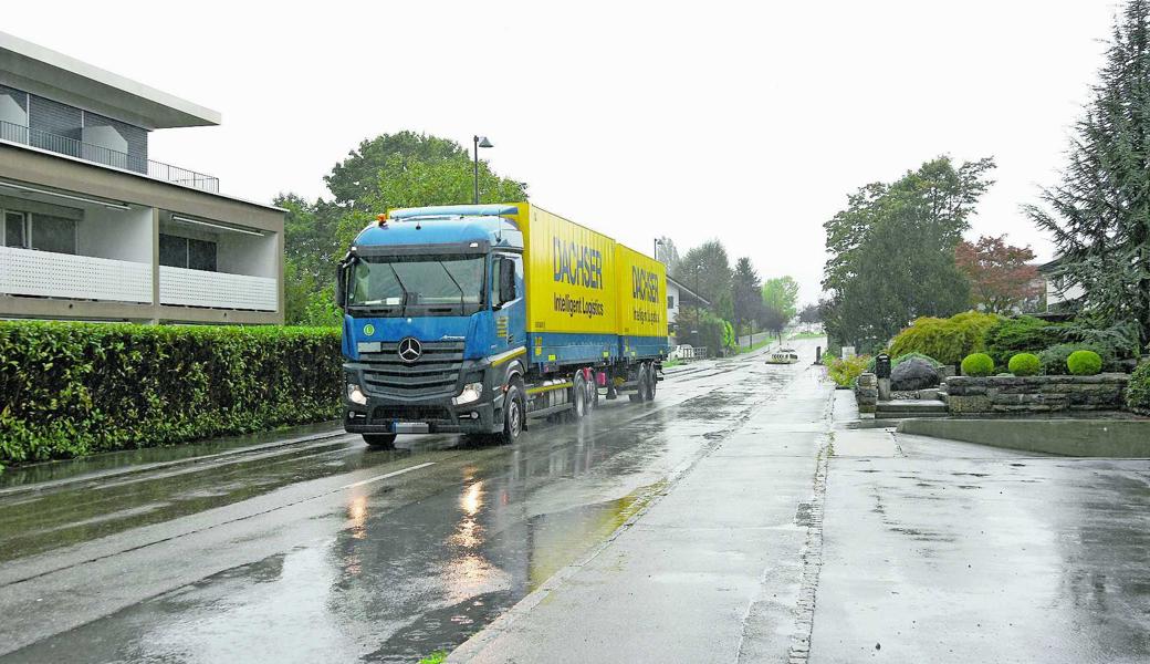 Den Lastwagen-Durchgangsverkehr will der Gemeinderat auf der Umfahrung haben, nicht aber auf der Zollstrasse. 