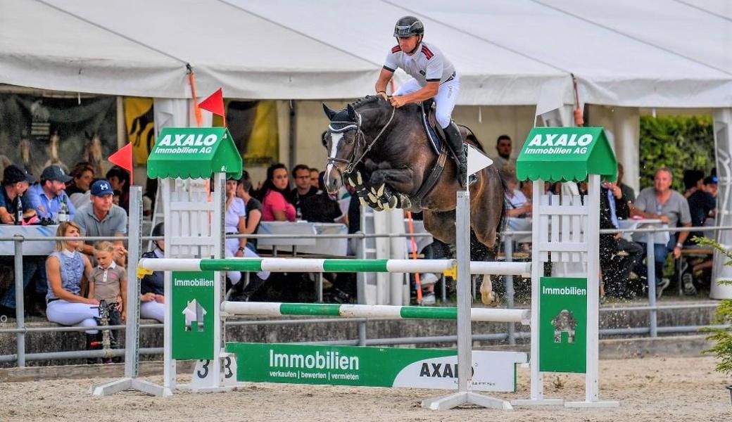 Der Anlagepächter und Vereinstrainer Peter Bleiker wird wieder beim Springreiten antreten.