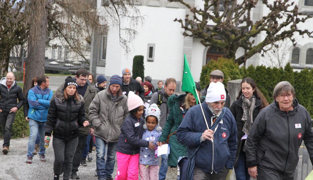 Von der evangelischen Kirche spazierten die Teilnehmerinnen und Teilnehmer Richtung Altstadt.